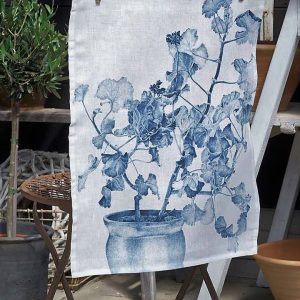 Emma Sjödin Linhåndkle Blå Pelargonium