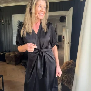 Faye kjole kort svart